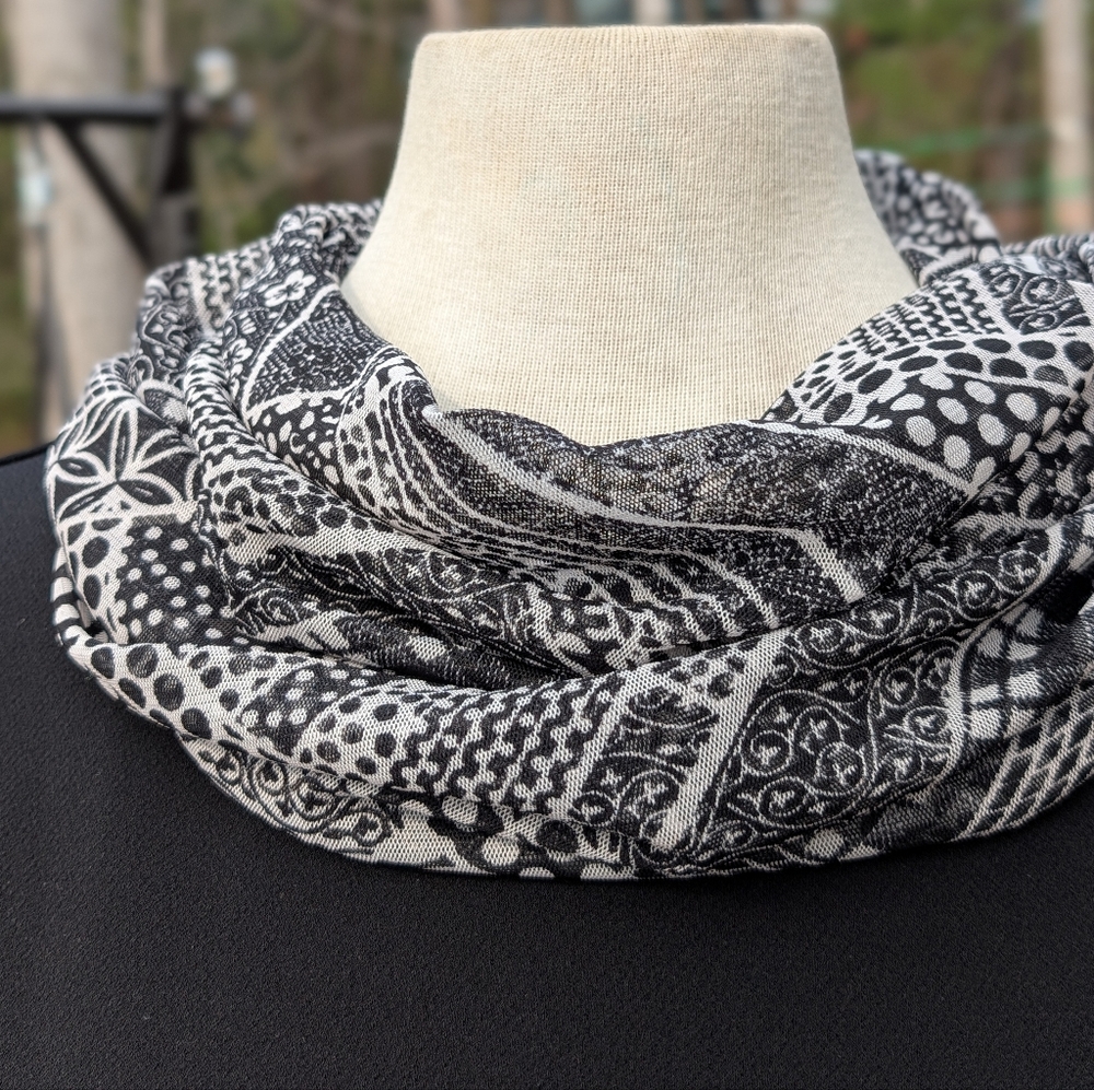 Black & White Skinny Infinity Scarf